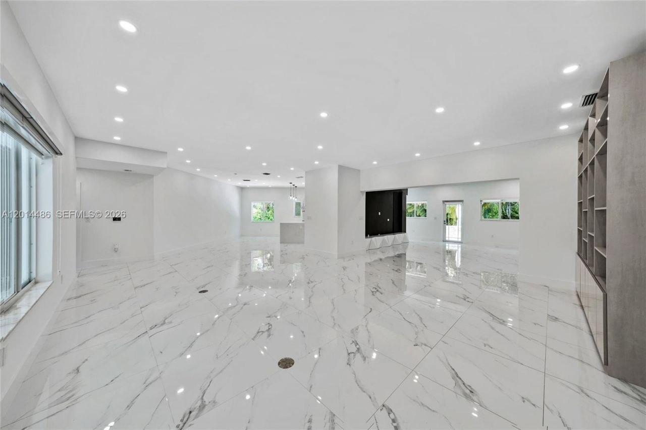 711 Sunset Dr, Coral Gables, FL 33143 Photo