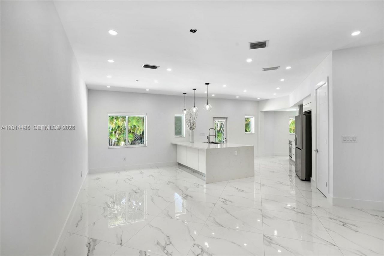 711 Sunset Dr, Coral Gables, FL 33143 Photo