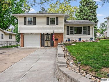 12624 O Street , Omaha, NE 68137