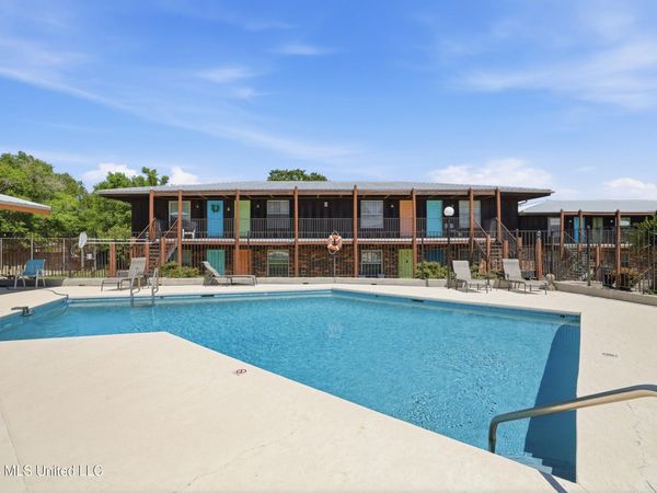1550 E 2nd Street, Pass Christian, MS 39571