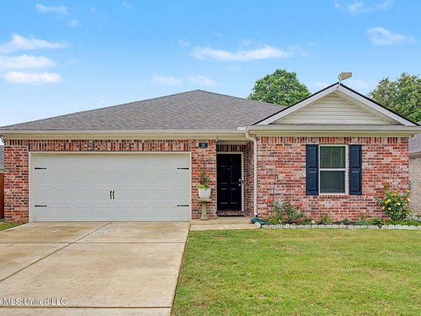 26 Lee Creek Lane, Byhalia, MS 38611