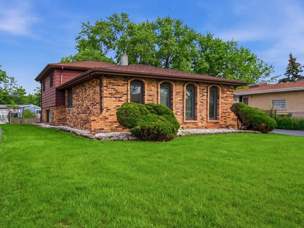 17243 Bernadine Street , Lansing, IL 60438