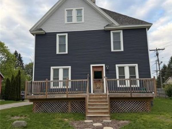 11 1ST Street, Oxford Vlg, MI 48371