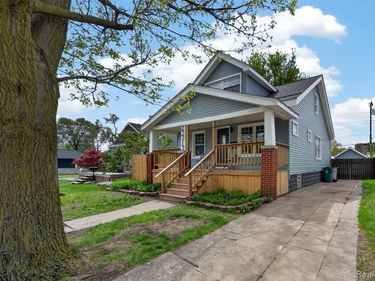 23313 Carlisle Avenue, Hazel Park, MI 48030