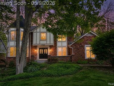 27966 Trailwood Court, Farmington Hills, MI 48331