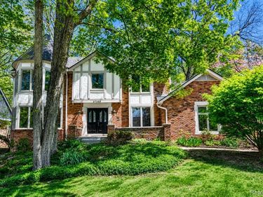 27966 Trailwood Court, Farmington Hills, MI 48331