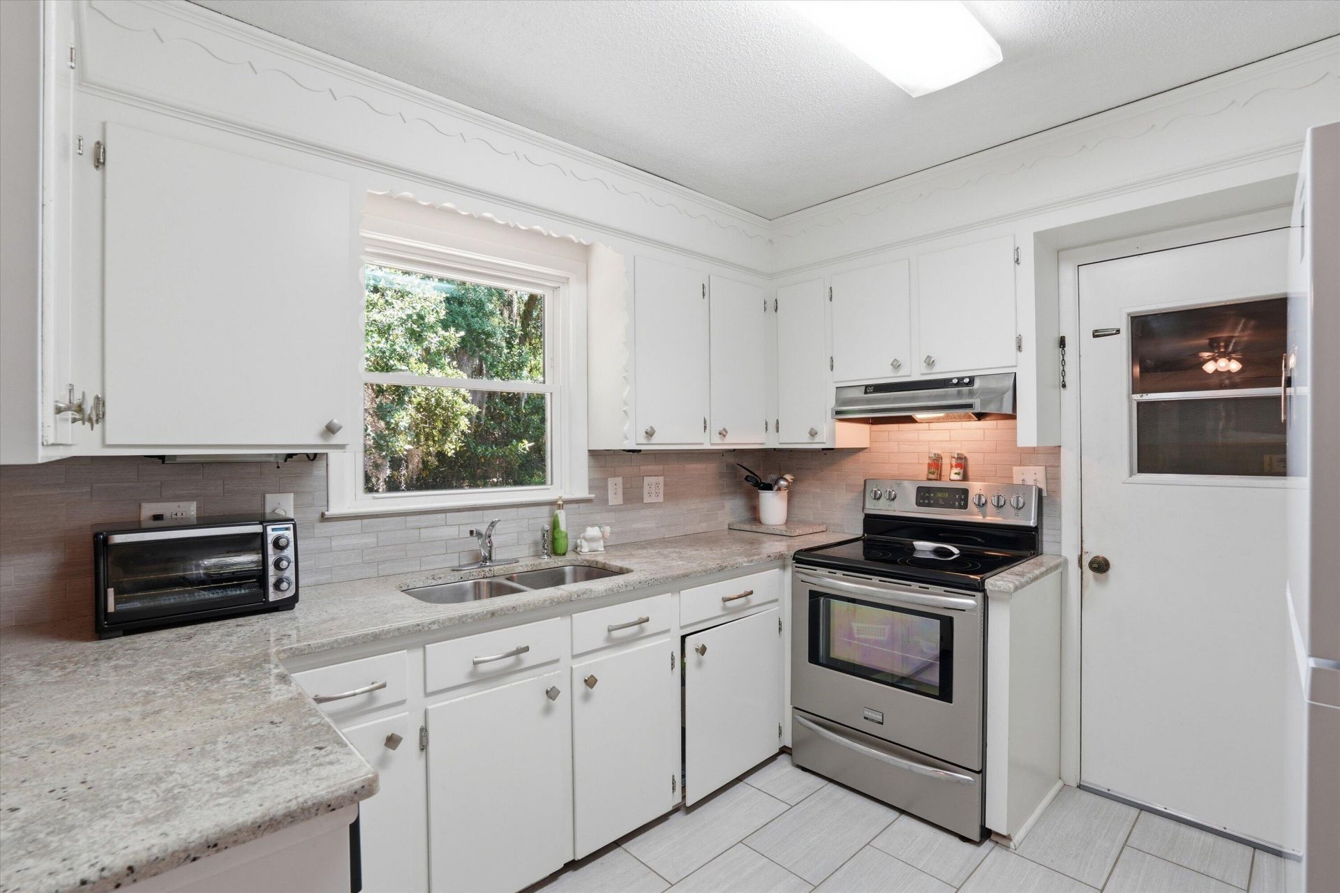 5312 Chantilly Lane Photo 10