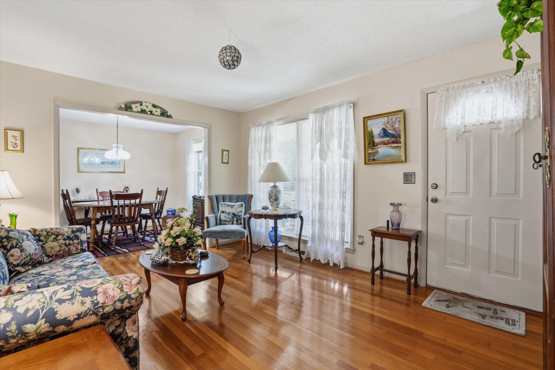 5312 Chantilly Lane Photo 5