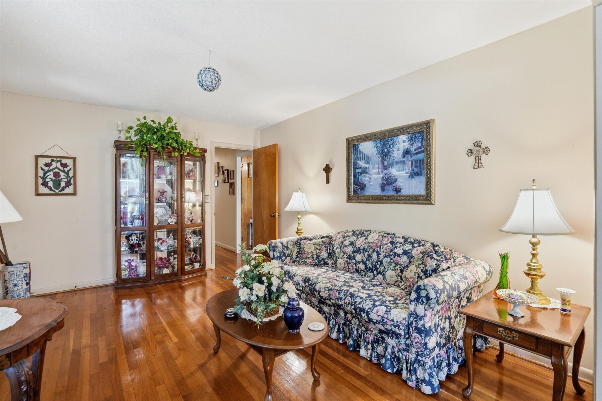 5312 Chantilly Lane Photo 7