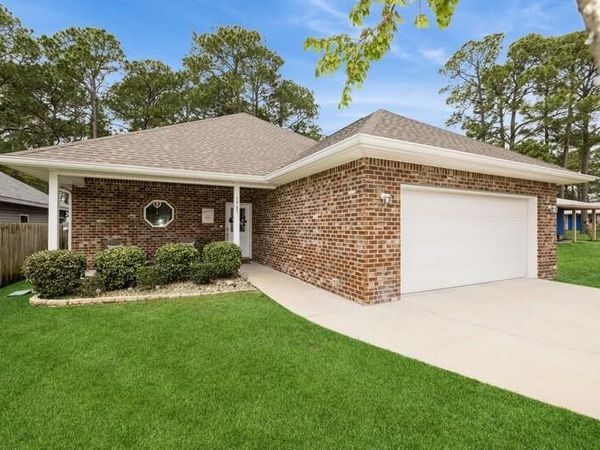 1903 Esplanade Street, Navarre, FL 32566