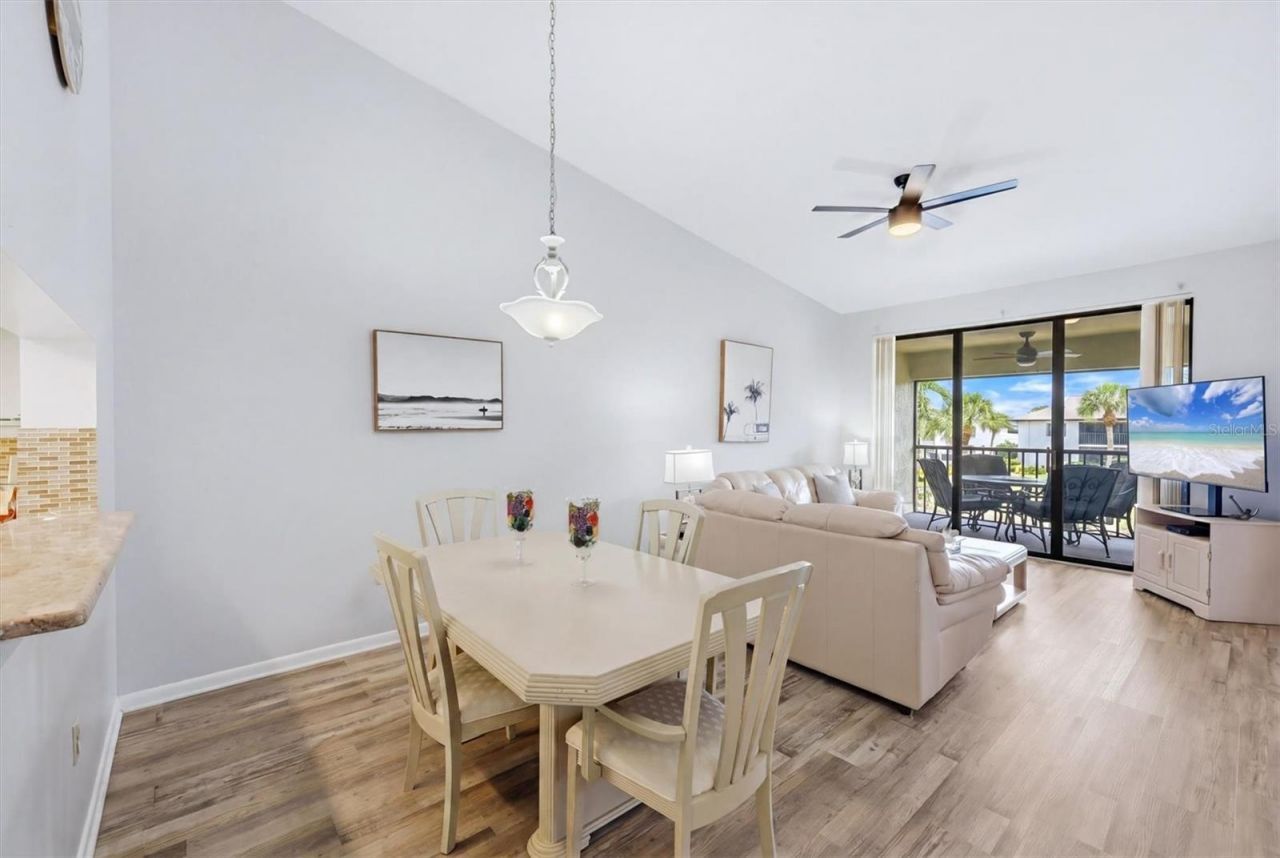 4430 47th Avenue W, Unit 202, Bradenton, FL 34210 Photo