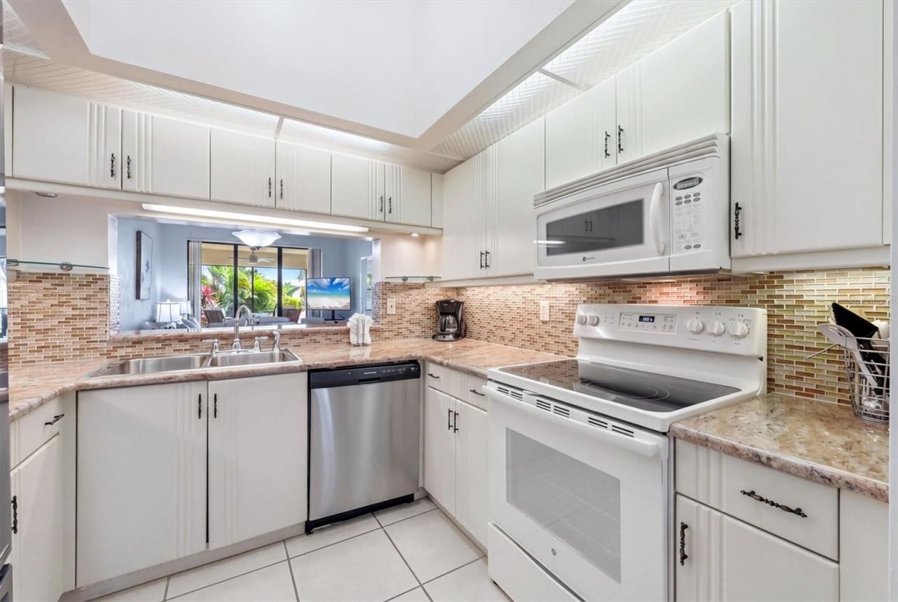 4430 47th Avenue W, Unit 202, Bradenton, FL 34210 Photo