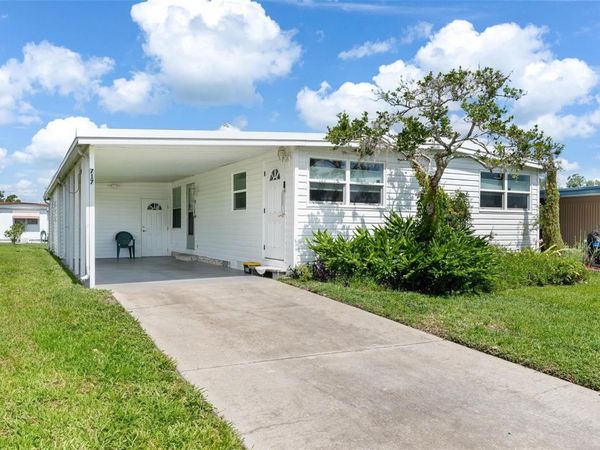 717 W COACH N FOUR DRIVE , LEESBURG, FL 34748
