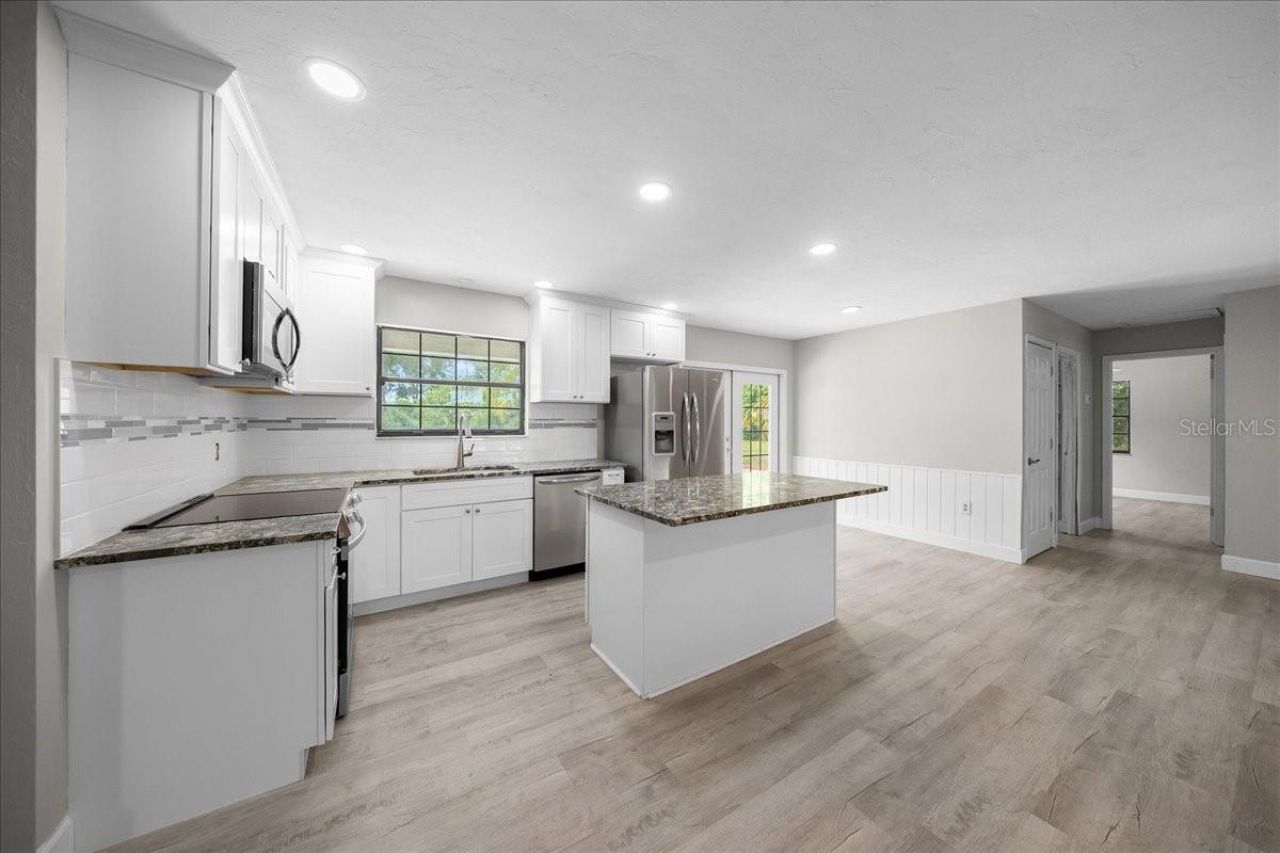 1869 SW 32nd Place , Bell, FL 32619 Photo
