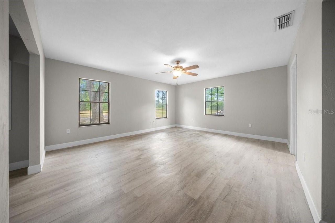 1869 SW 32nd Place , Bell, FL 32619 Photo