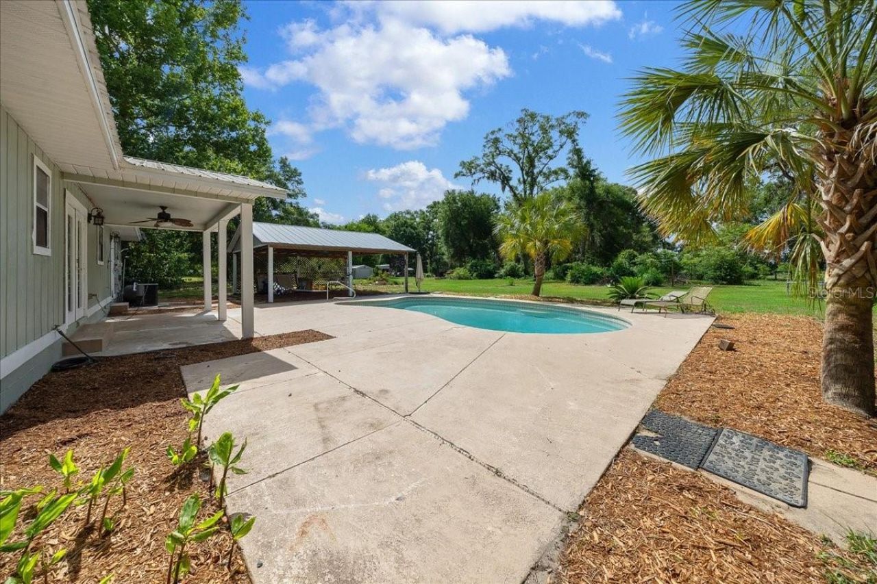 1869 SW 32nd Place , Bell, FL 32619 Photo