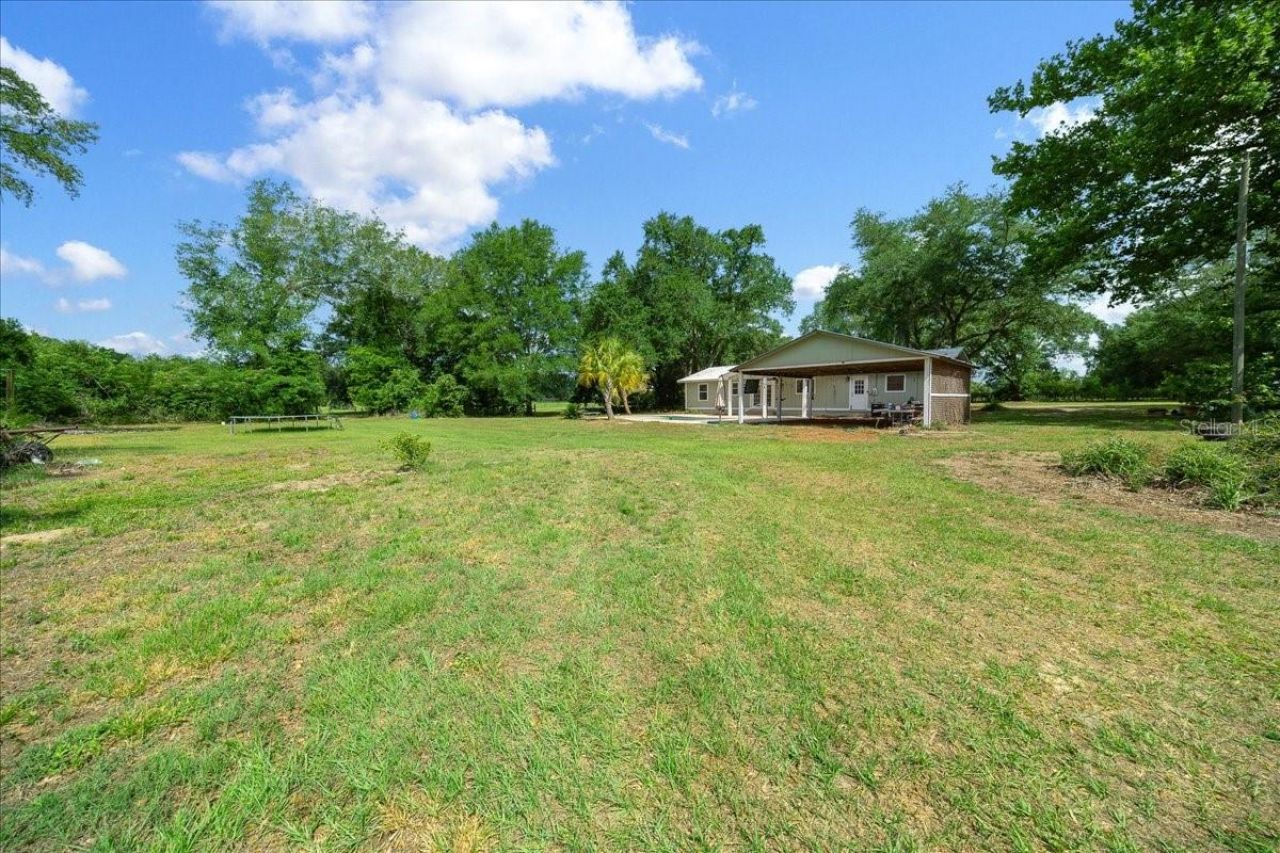 1869 SW 32nd Place , Bell, FL 32619 Photo