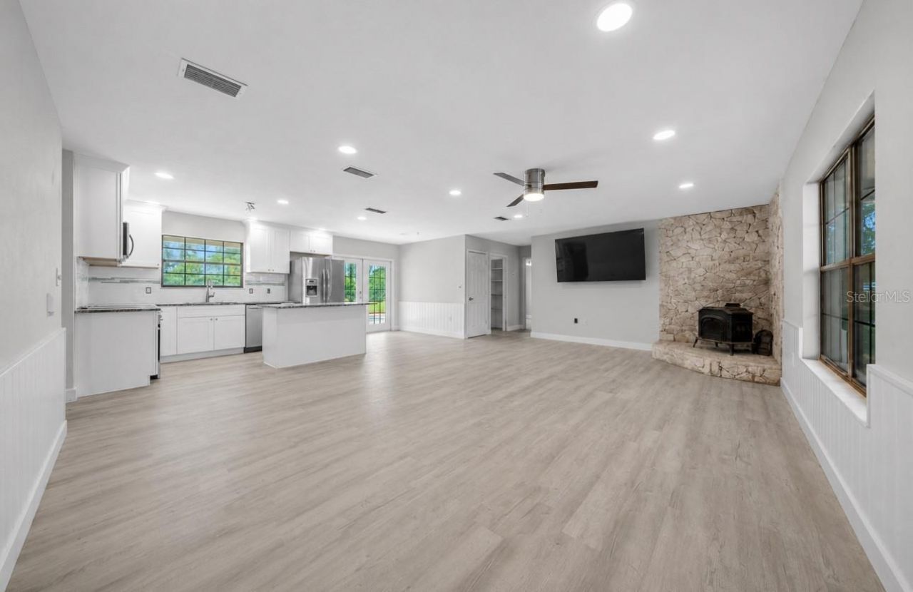 1869 SW 32nd Place , Bell, FL 32619 Photo