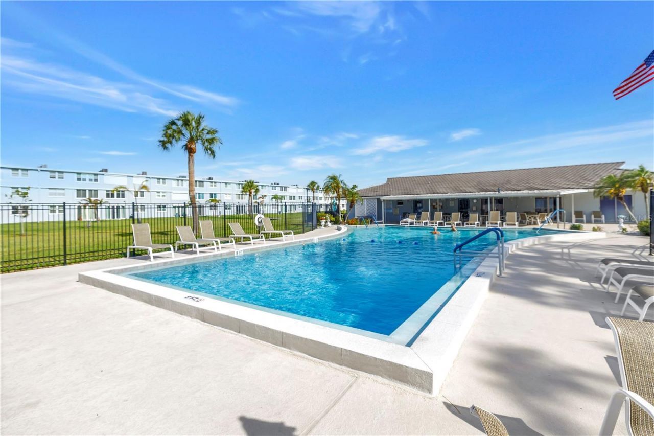 4720 Locust Street Ne, Unit 318, Saint Petersburg, FL 33703 Photo
