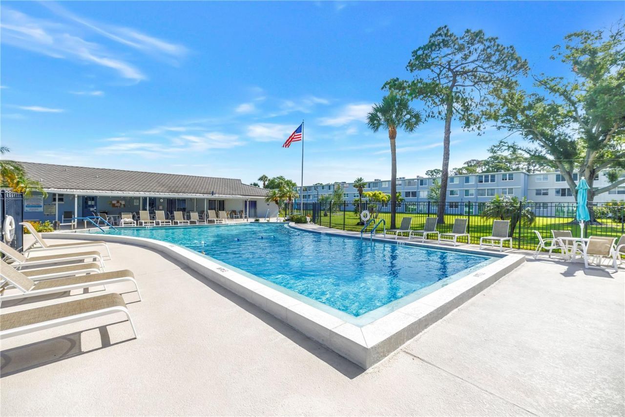 4720 Locust Street Ne, Unit 318, Saint Petersburg, FL 33703 Photo