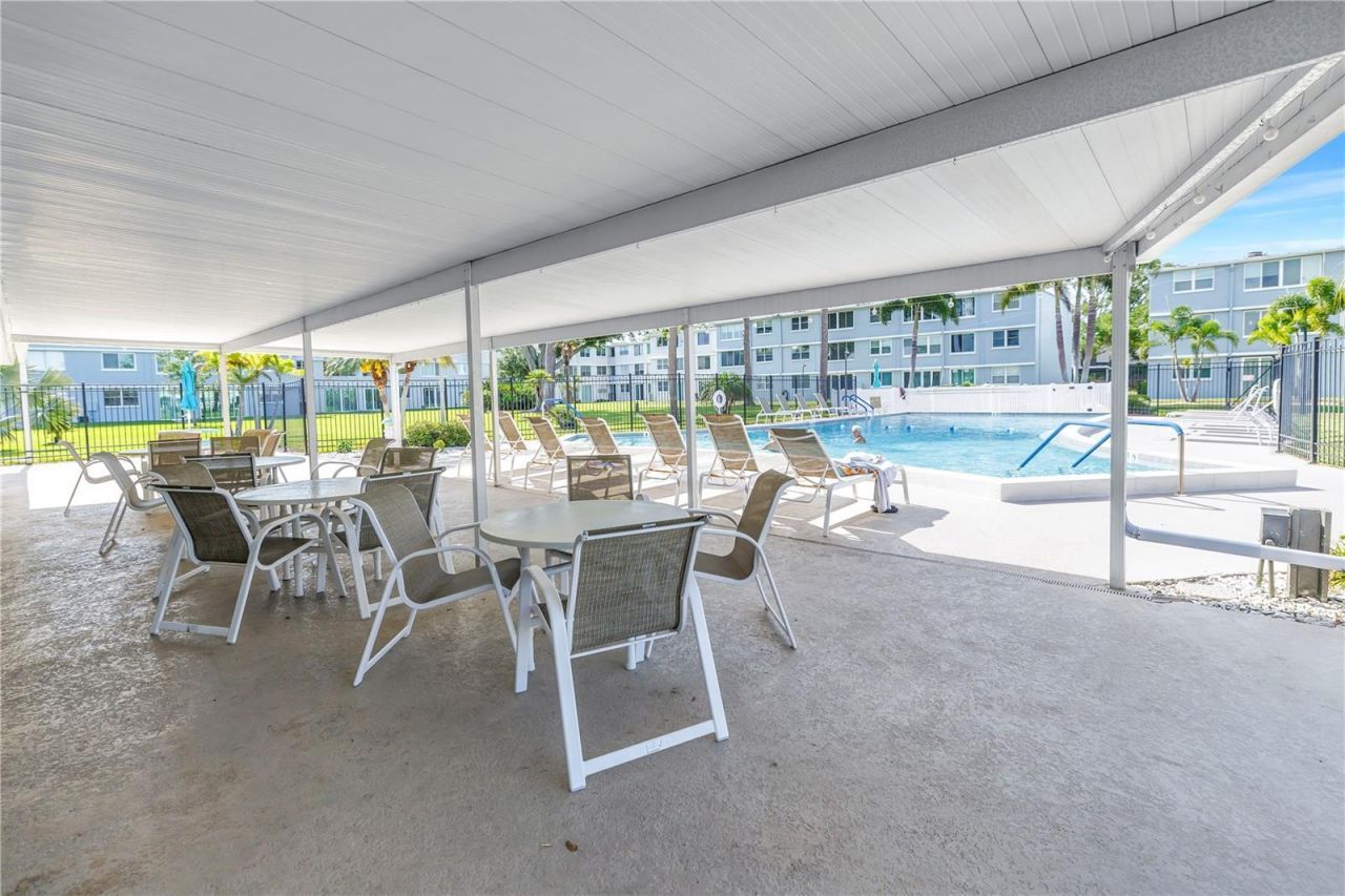 4720 Locust Street Ne, Unit 318, Saint Petersburg, FL 33703 Photo