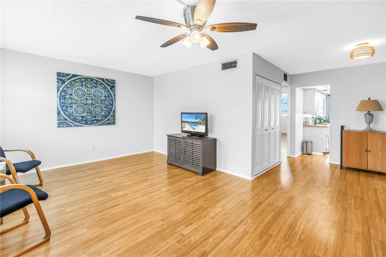 4720 Locust Street Ne, Unit 318, Saint Petersburg, FL 33703 Photo