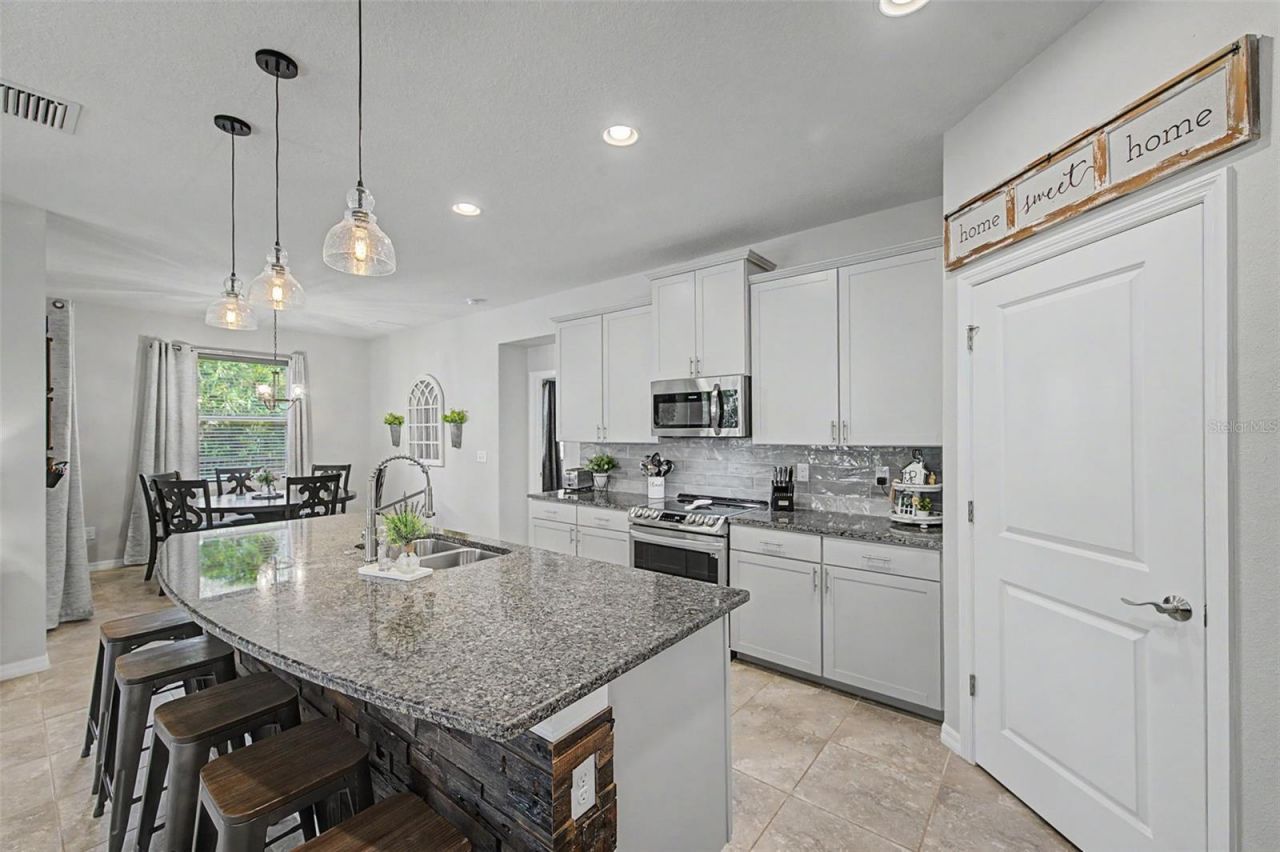 5817 Hevena Court, Palmetto, FL 34221 Photo