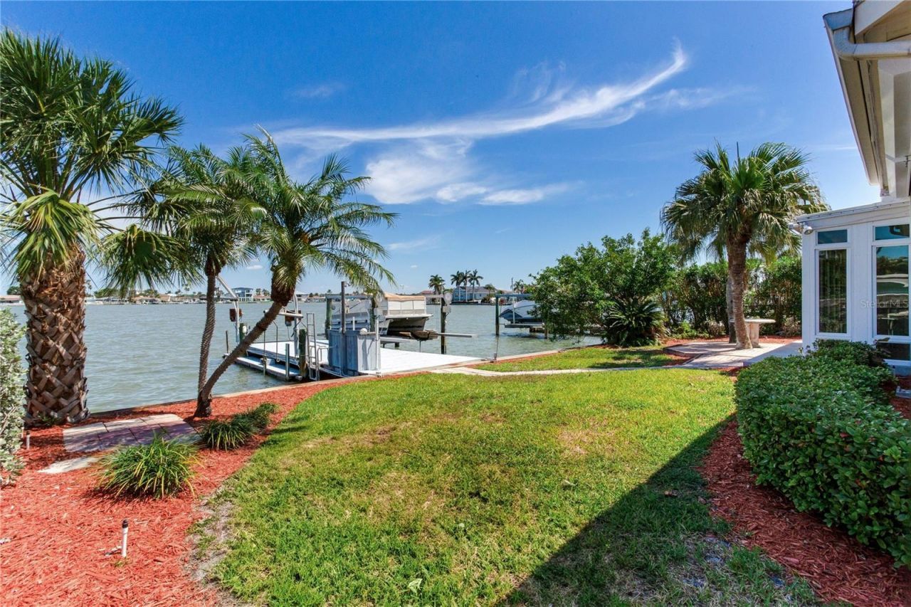 324 173rd Avenue E, North Redington Beach, FL 33708 Photo