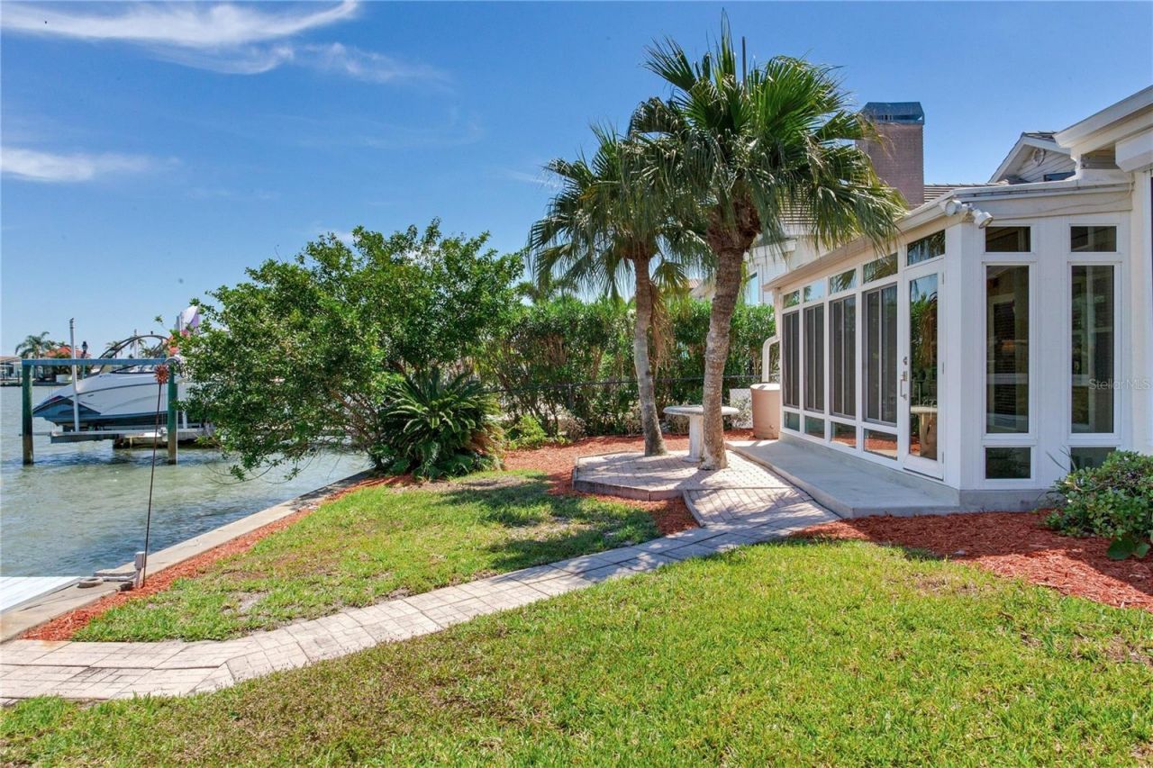 324 173rd Avenue E, North Redington Beach, FL 33708 Photo