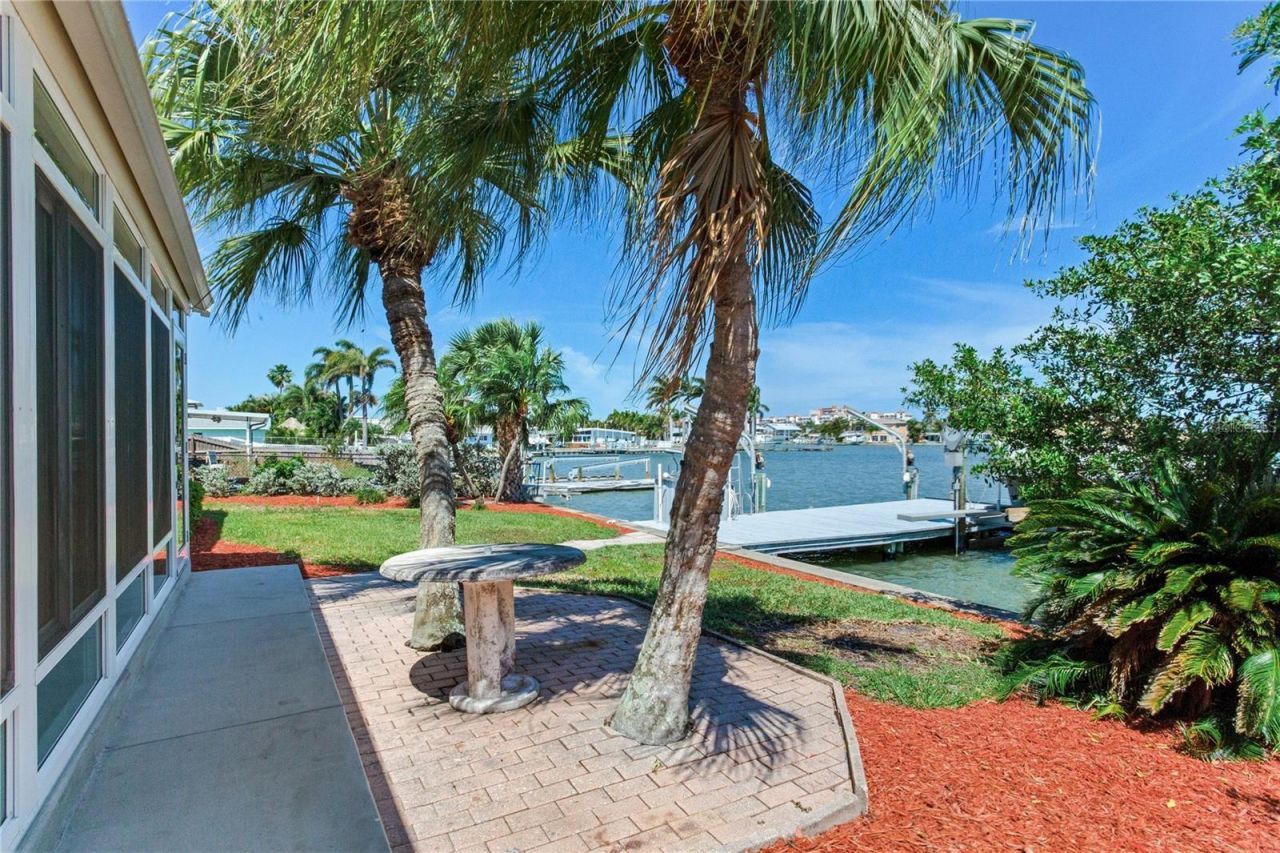 324 173rd Avenue E, North Redington Beach, FL 33708 Photo