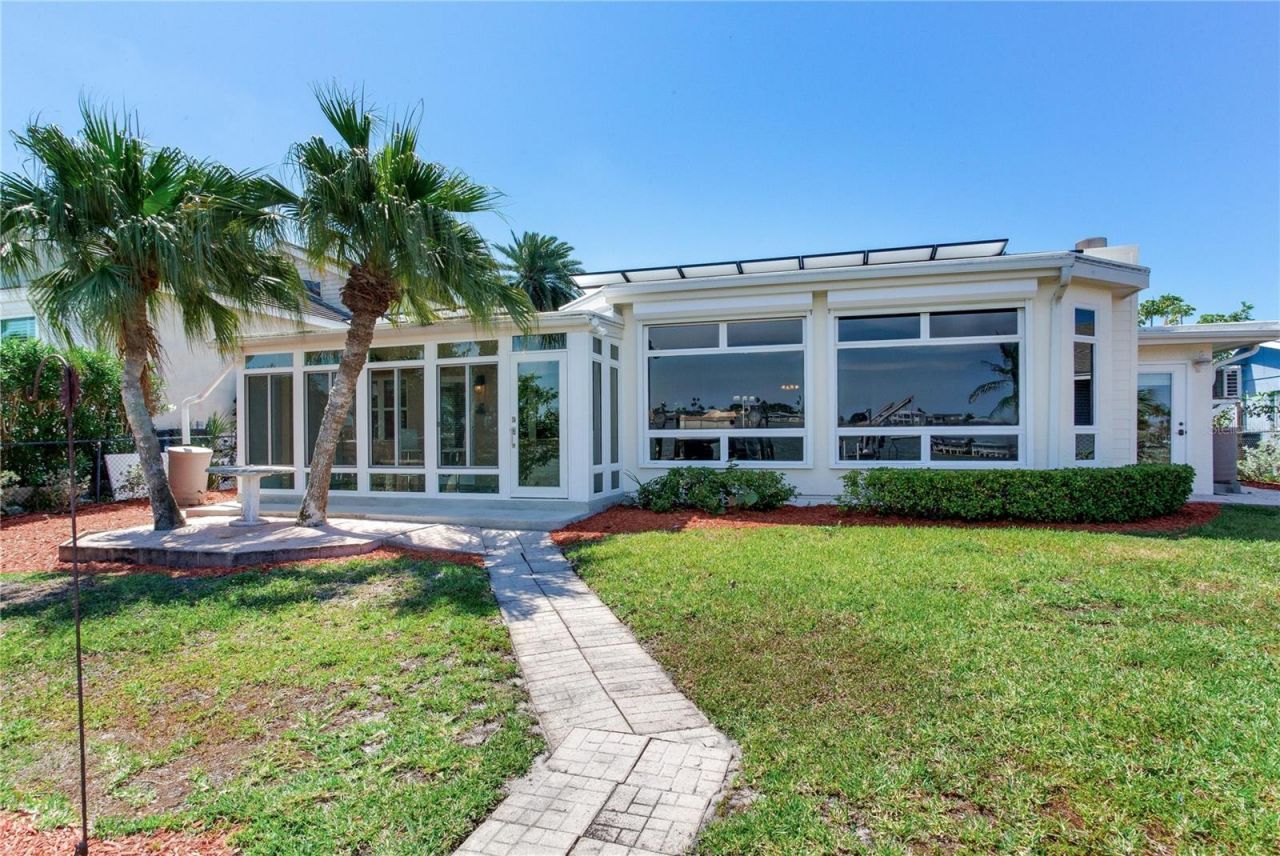 324 173rd Avenue E, North Redington Beach, FL 33708 Photo