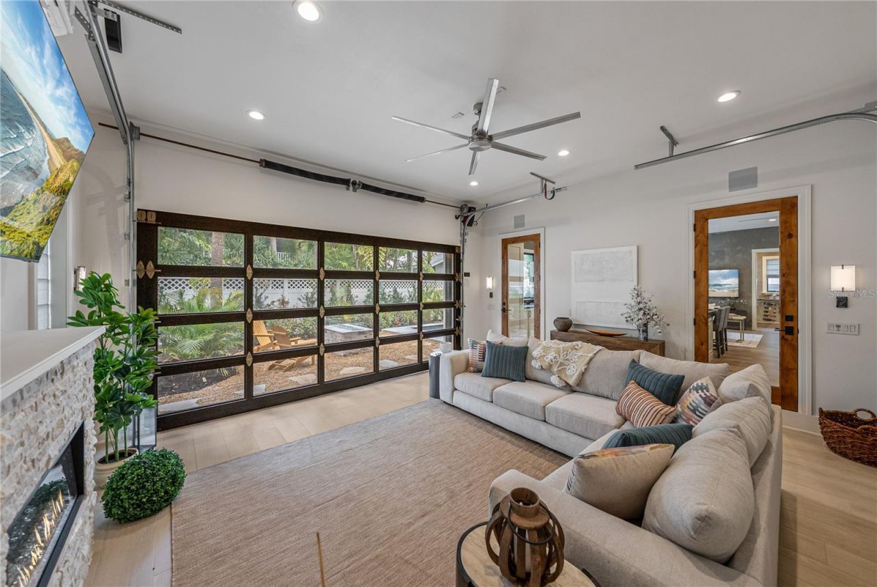 2903 W Hawthorne Road, Tampa, FL 33611 Photo