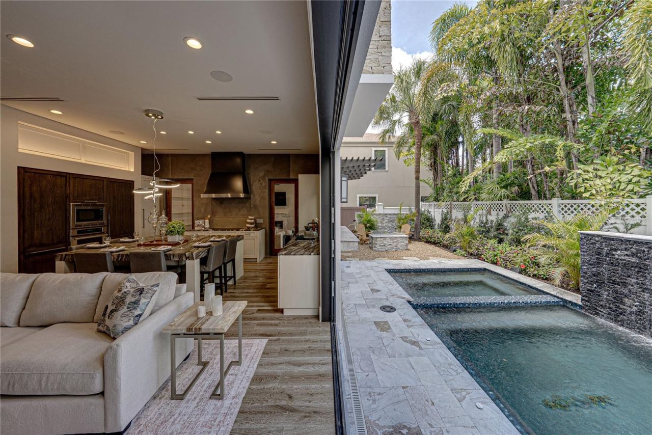 2903 W Hawthorne Road, Tampa, FL 33611 Photo