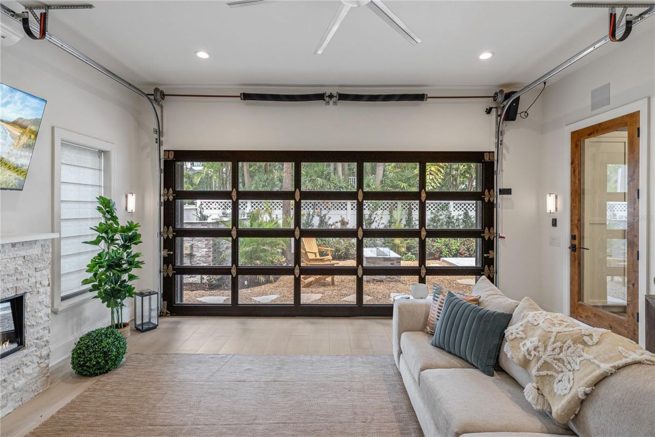 2903 W Hawthorne Road, Tampa, FL 33611 Photo