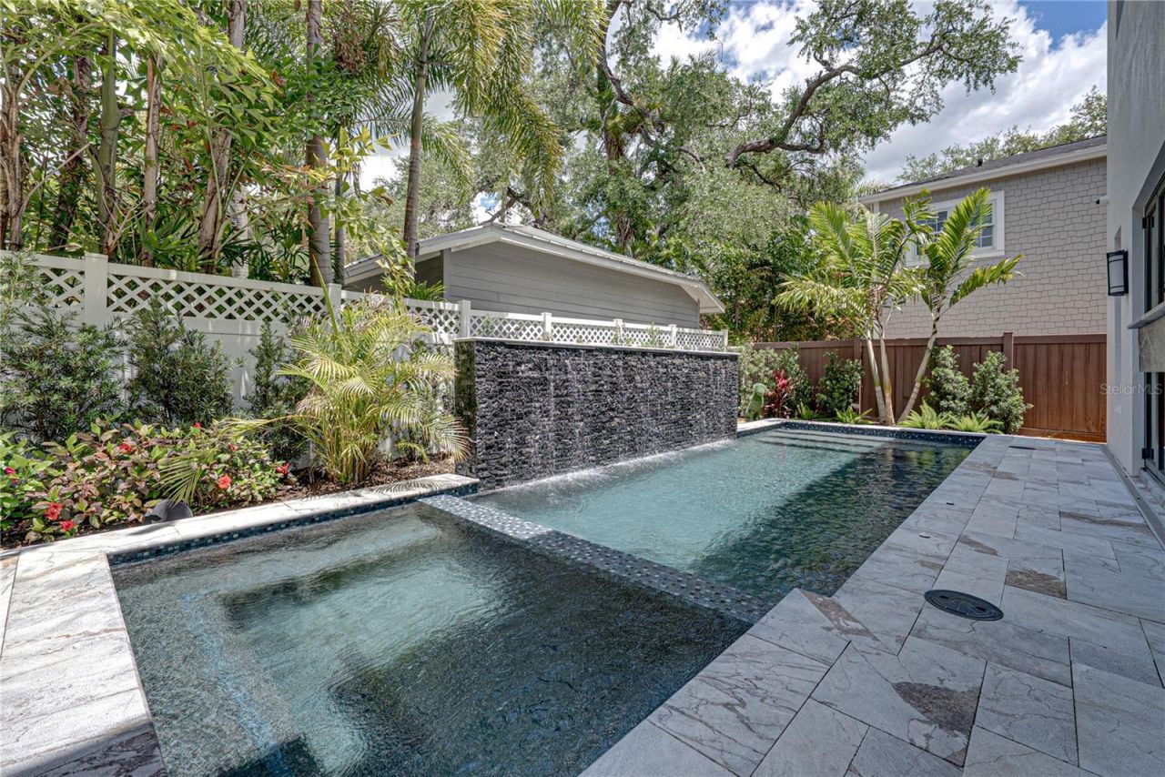 2903 W Hawthorne Road, Tampa, FL 33611 Photo