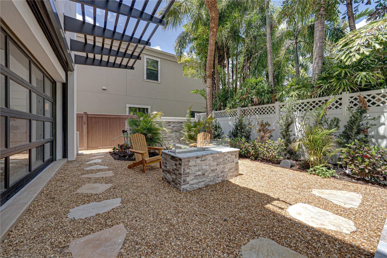 2903 W Hawthorne Road, Tampa, FL 33611 Photo
