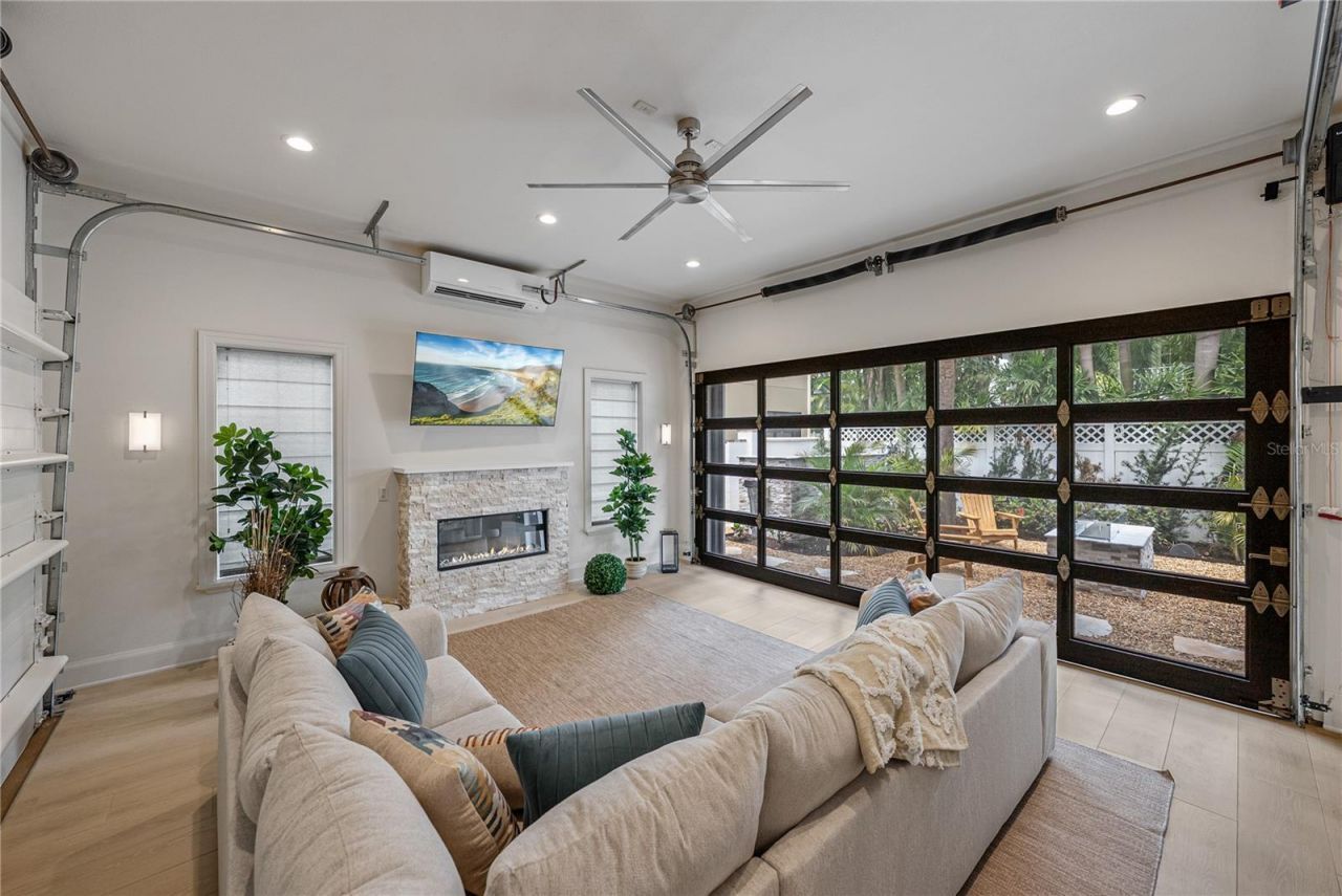 2903 W Hawthorne Road, Tampa, FL 33611 Photo