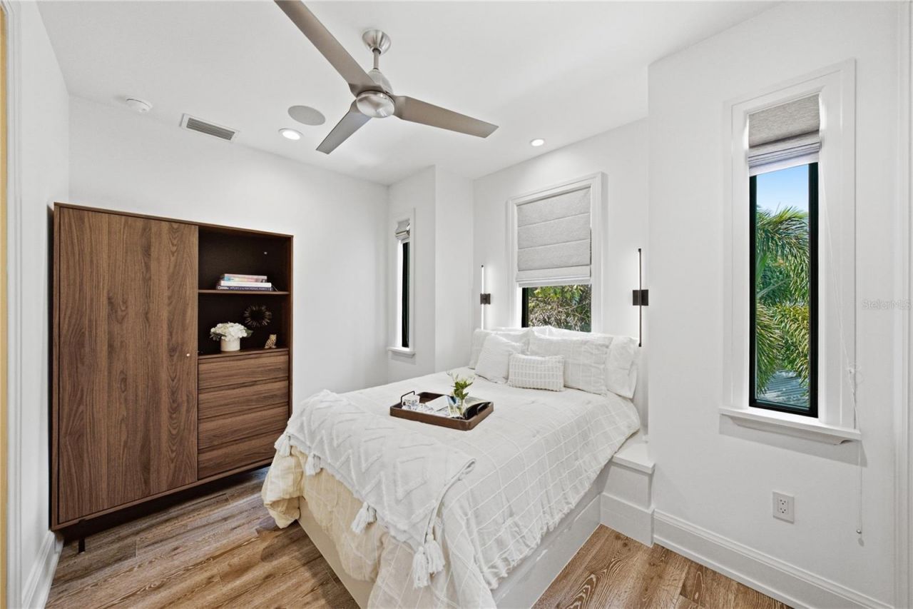2903 W Hawthorne Road, Tampa, FL 33611 Photo