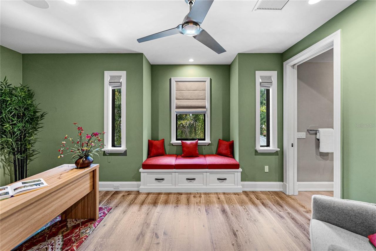 2903 W Hawthorne Road, Tampa, FL 33611 Photo