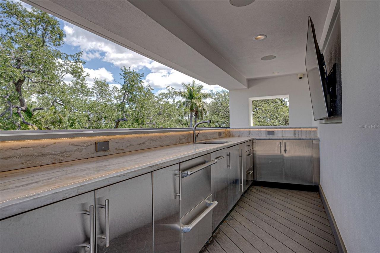 2903 W Hawthorne Road, Tampa, FL 33611 Photo