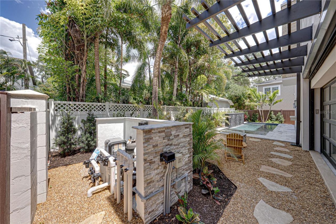 2903 W Hawthorne Road, Tampa, FL 33611 Photo