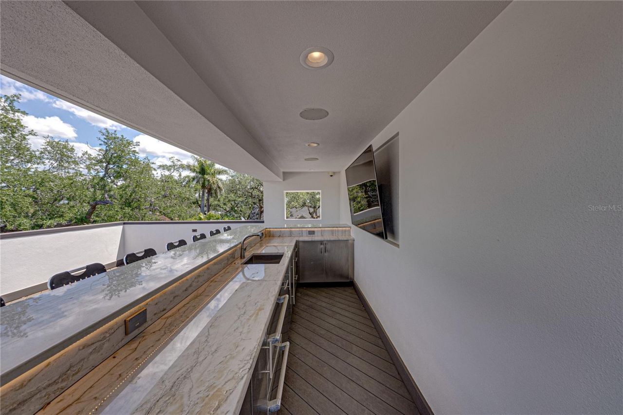 2903 W Hawthorne Road, Tampa, FL 33611 Photo