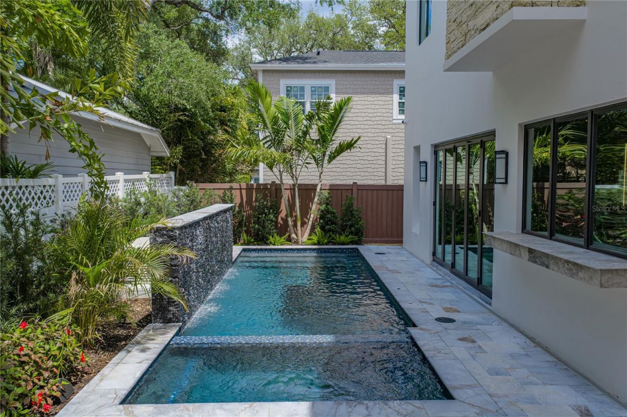 2903 W Hawthorne Road, Tampa, FL 33611 Photo