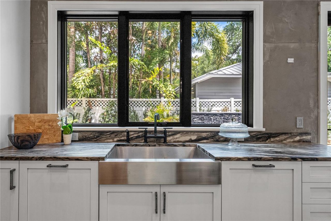 2903 W Hawthorne Road, Tampa, FL 33611 Photo