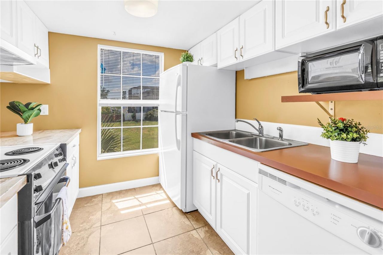 1310 83rd Avenue N, Unit D, Saint Petersburg, FL 33702 Photo