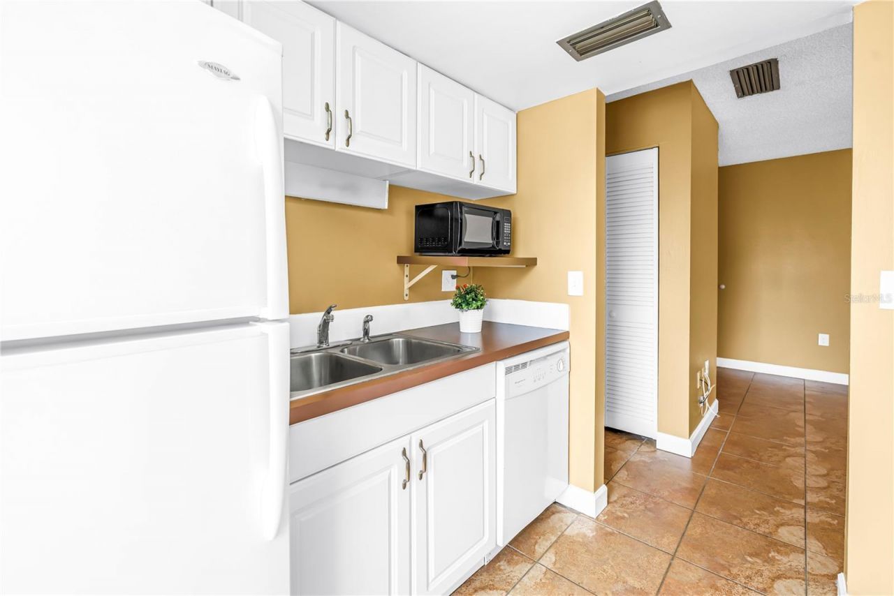 1310 83rd Avenue N, Unit D, Saint Petersburg, FL 33702 Photo