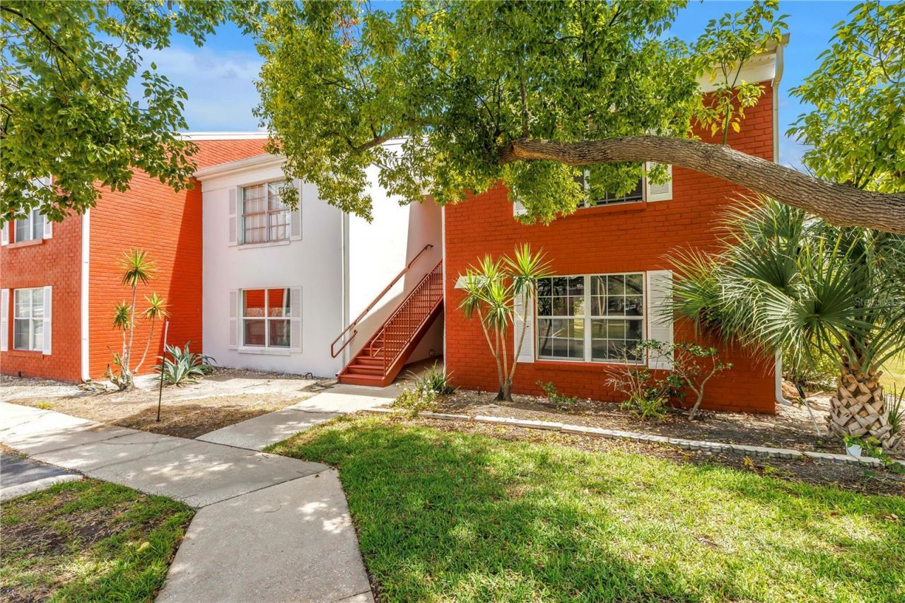 1310 83rd Avenue N, Unit D, Saint Petersburg, FL 33702 Photo