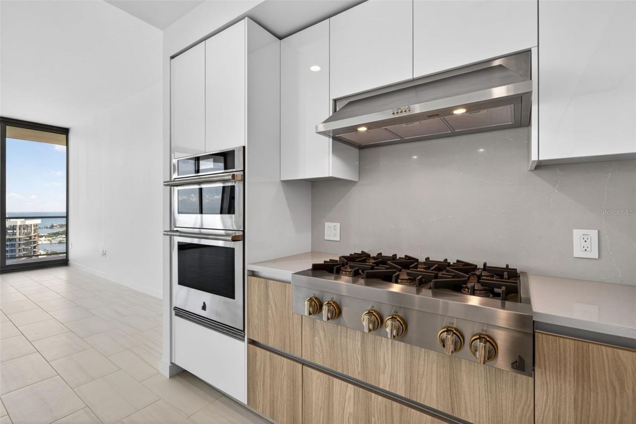 400 Central Avenue, Unit 3706, Saint Petersburg, FL 33701 Photo