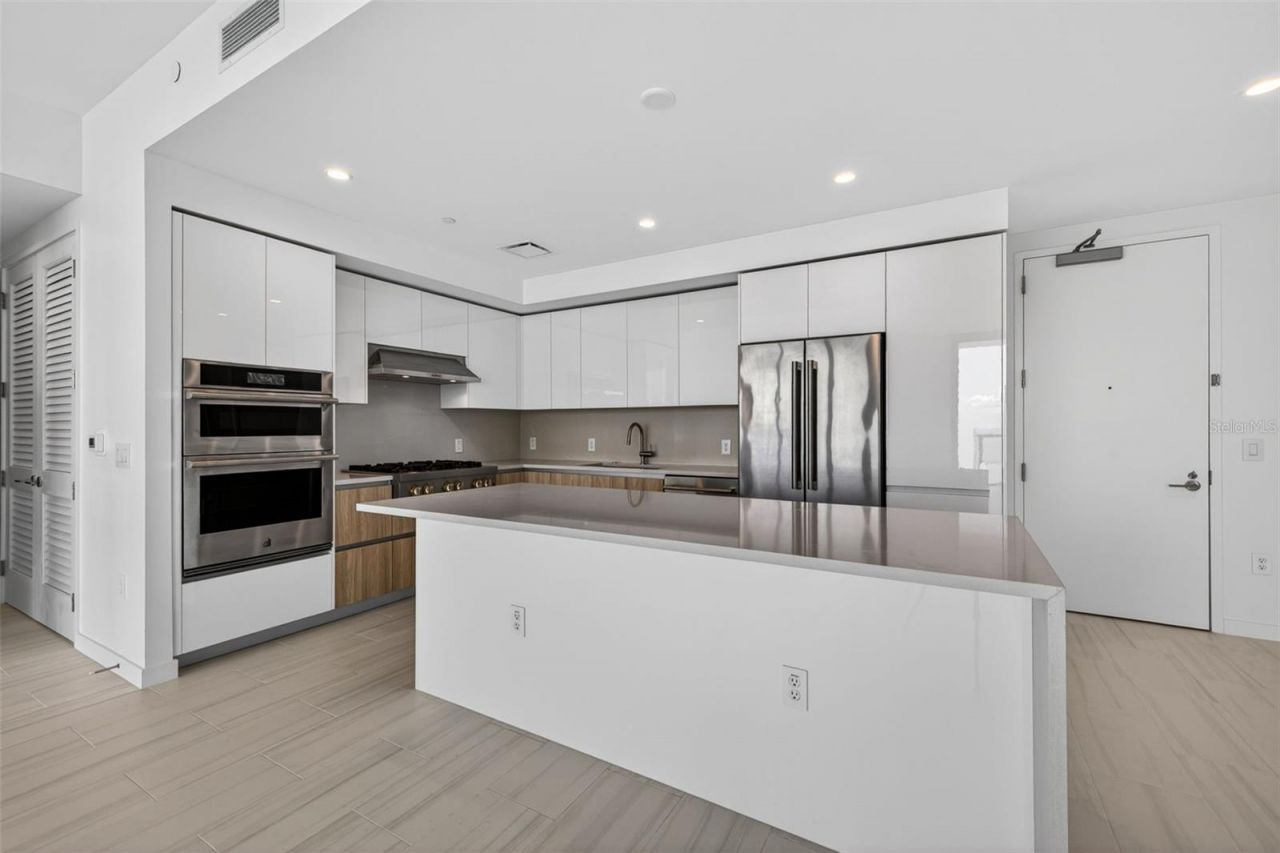 400 Central Avenue, Unit 3706, Saint Petersburg, FL 33701 Photo