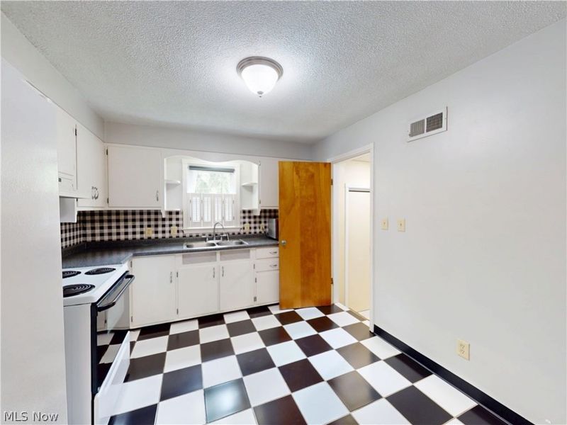 8249 Broadmoor Road, Mentor, OH 44060 Photo 10